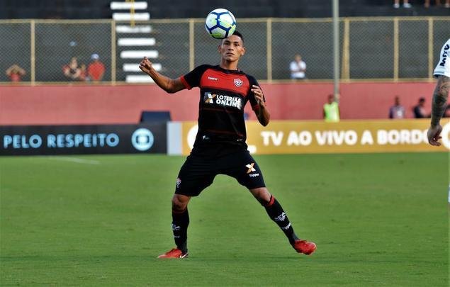 Vitória derrotou Atlético por 1 a 0, no Barradão, com gol de Léo Ceará