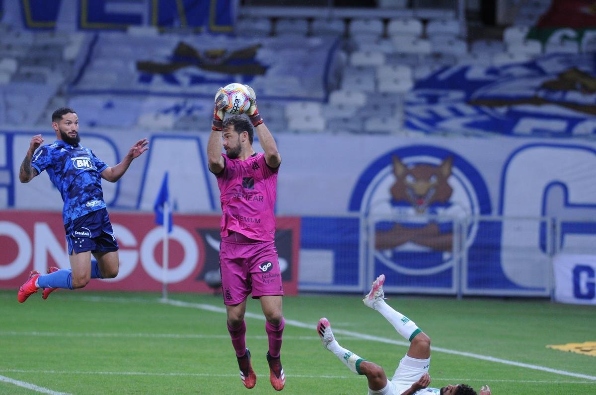 Fotos do duelo entre Cruzeiro e Amrica, pela Srie B, no Mineiro