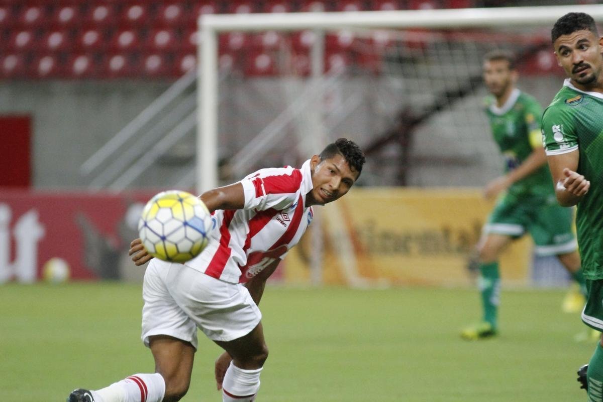 Gilmar 2 x 0 Santa - Dal Pozzo começou a temporada bem, vencendo o Santa Cruz por 2 a 0, na Arena Pernambuco. Um Tricolor, diga-se, embalado pelo acesso à Série A e que havia mantido mais de 90% do time titular da temporada anterior.