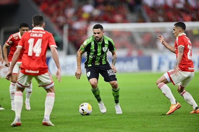Fotos do duelo entre Internacional e Amrica, no Beira-Rio, em Porto Alegre, pela 16 rodada da Srie A do Campeonato Brasileiro.
