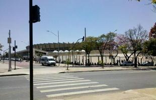 Torcedores formaram fila desde a manh desta segunda no Mineiro