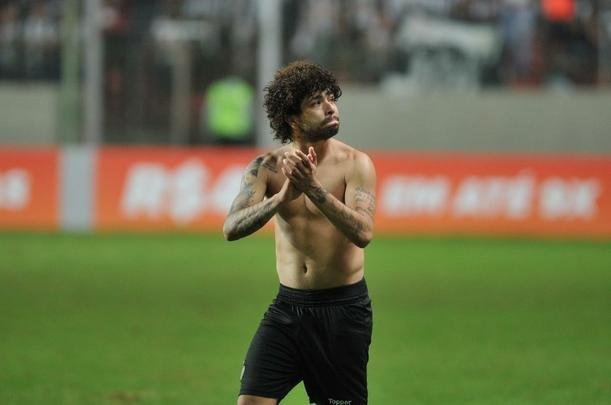 Galo virou no segundo tempo com gols de Rger Guedes e Luan. 