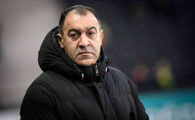 Abdel Bouhazama deixou o cargo de treinador dos Angers