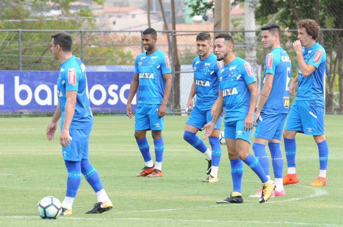Imagens do treino do Cruzeiro desta sexta-feira (27/10), na Toca da Raposa II (fotos: Paulo Filgueiras/EM D.A Press)