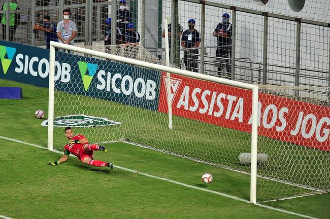 Fotos do jogo entre Amrica e Cruzeiro, pela semifinal do Mineiro