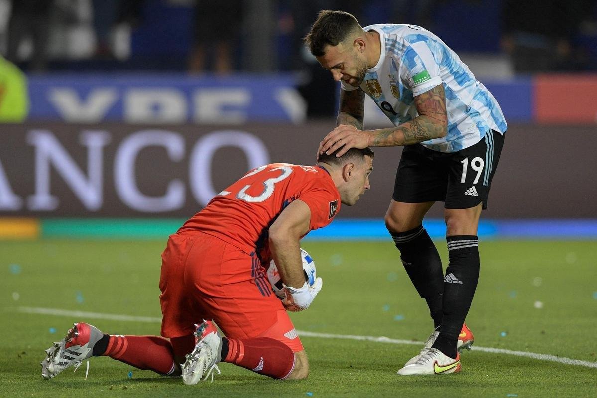 Sem Neymar, Brasil encarou a Argentina em clssco agitado pelas Eliminatrias