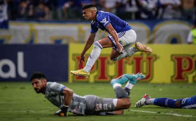 Com virada emocionante no último minuto, Brasil é Campeão Mundial