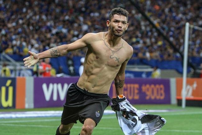 9� Guilherme Arana, Nathan, Carlos (foto) e Fred - 6 gols
