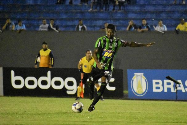 América vence Londrina fora de casa e mantém sonho do acesso