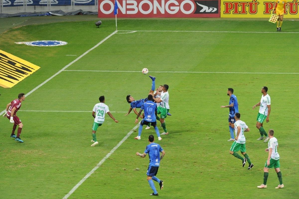 Fotos do duelo entre Cruzeiro e Chapecoense, no Mineiro, pela quarta rodada da Srie B
