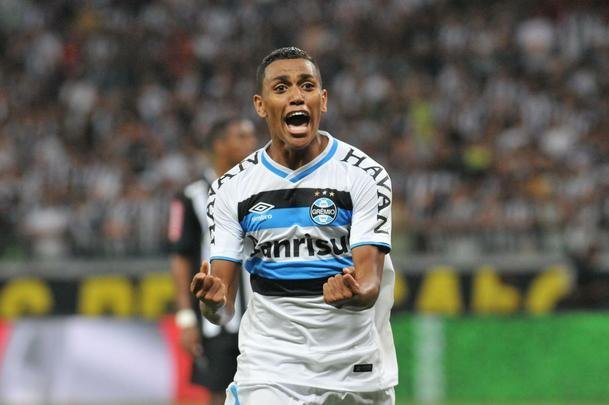 Pedro Rocha cala o Mineiro com primeiro gol do Grmio no jogo de ida da final da Copa do Brasil