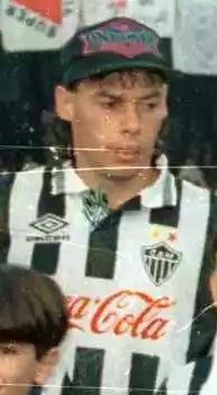 Paulo Roberto Costa (lateral-direito)