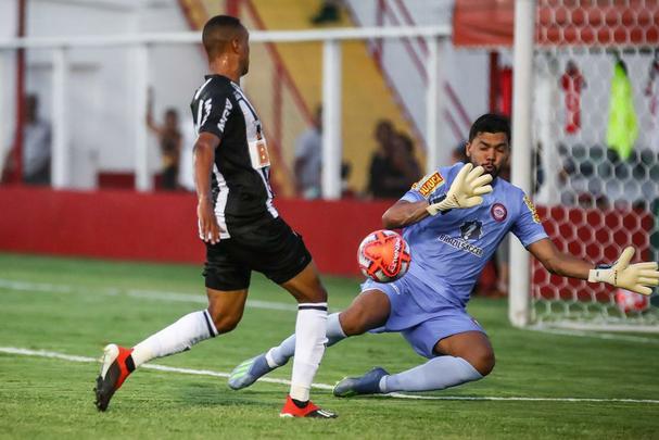 Veja imagens do jogo entre Tombense e Atltico