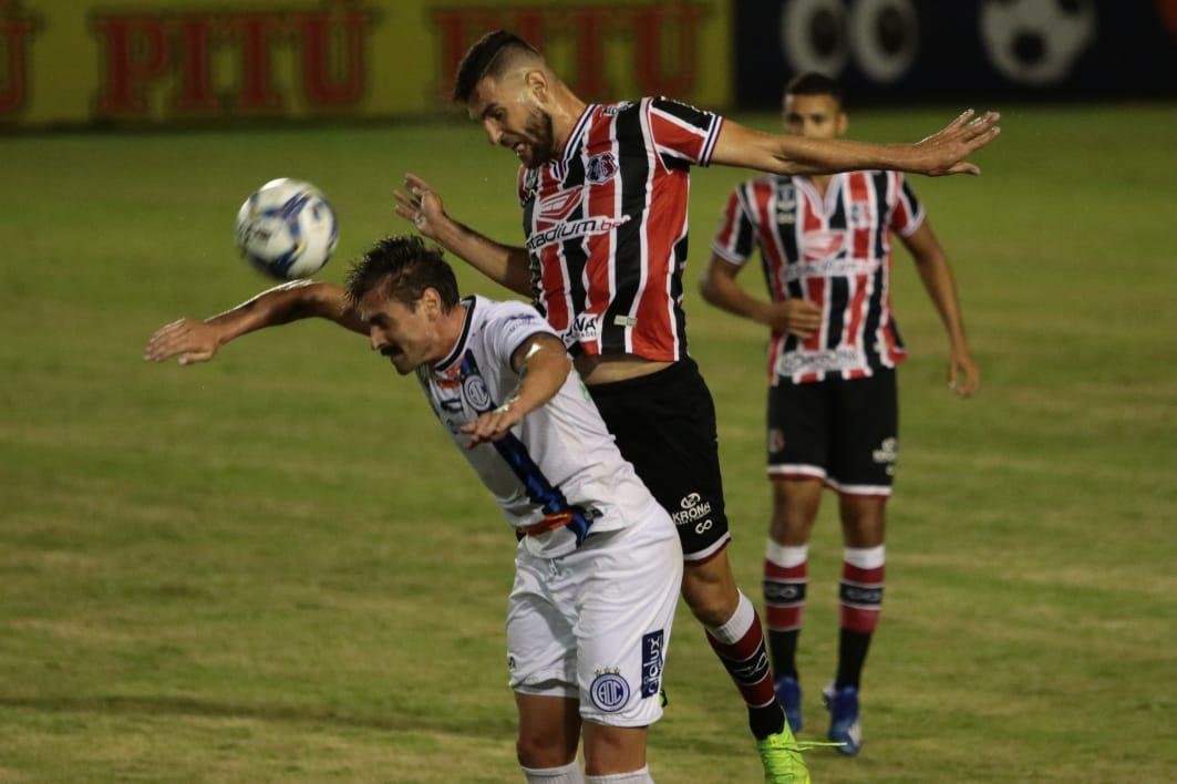 Confiança e Santa Cruz jogam em Feira de Santana na noite deste sábado. Partida vale uma vaga na semifinal da Copa do Nordeste
