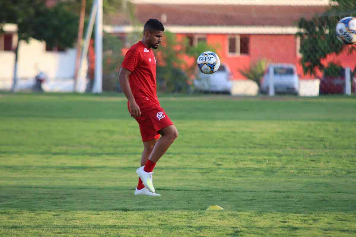 Titular do clube na temporada 2018, o lateral direito Bryan teve seu retorno anunciado para 2020. O jogador pertencia a Chapecoense, mas tinha rescindido seu vnculo na reta final da Srie A.