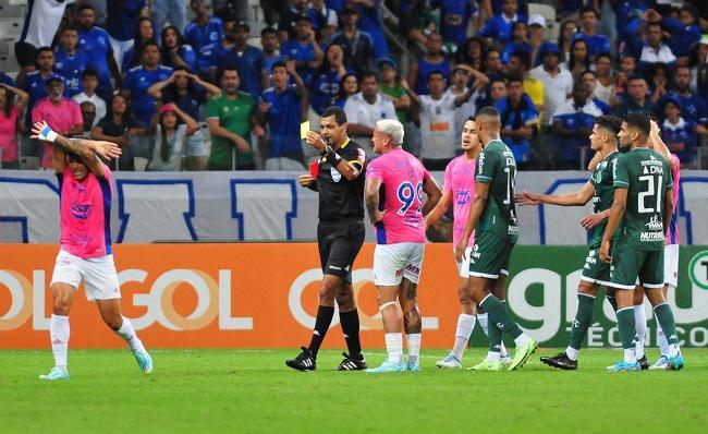 Machado foi o segundo expulso do Cruzeiro na derrota para o Guarani