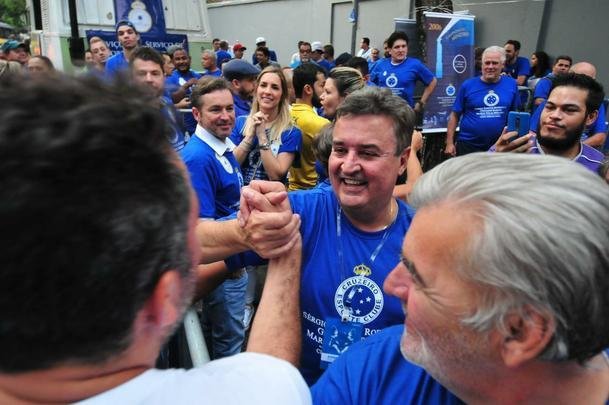 Fotos da eleio presidencial no Cruzeiro. Parque esportivo do Barro Preto, em BH, esteve lotado durante tarde e noite desta segunda-feira. Ex-presidente Alvimar de Oliveira Costa votou em Srgio Rodrigues