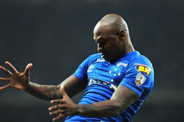 Sass entrou no segundo tempo e marcou o gol do Cruzeiro: 1 a 0