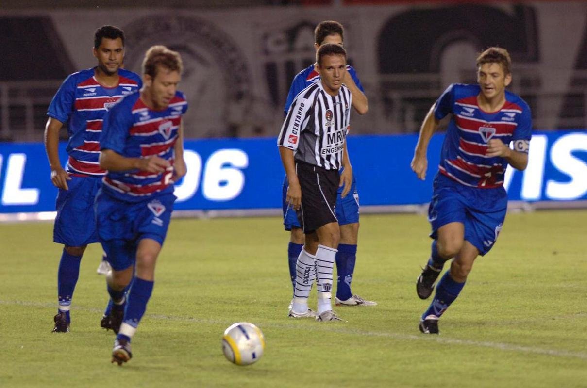No primeiro jogo, em 12 de abril de 2006, no Mineiro, o Fortaleza venceu o Atltico por 2 a 0, gols de Alan e Preto Casagrande.