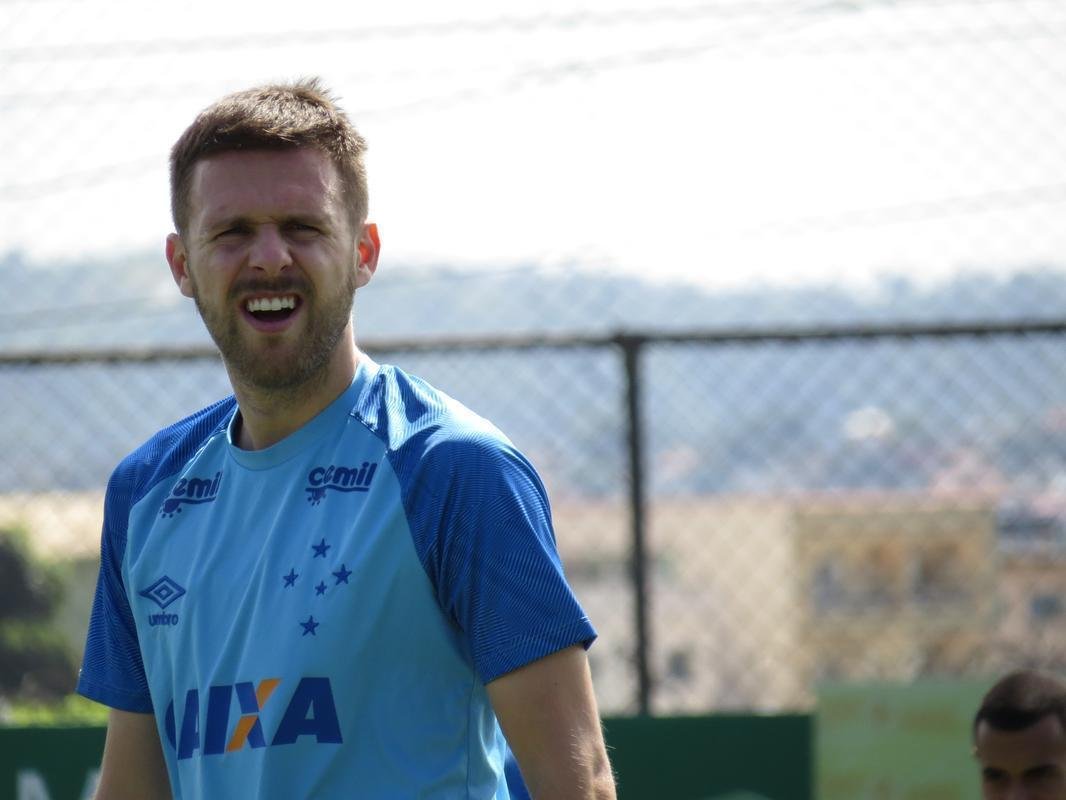 O Cruzeiro fez, nesta tera-feira, o ltimo treino em BH antes da viagem para Santiago, onde enfrenta a Universidad de Chile, pela Copa Libertadores