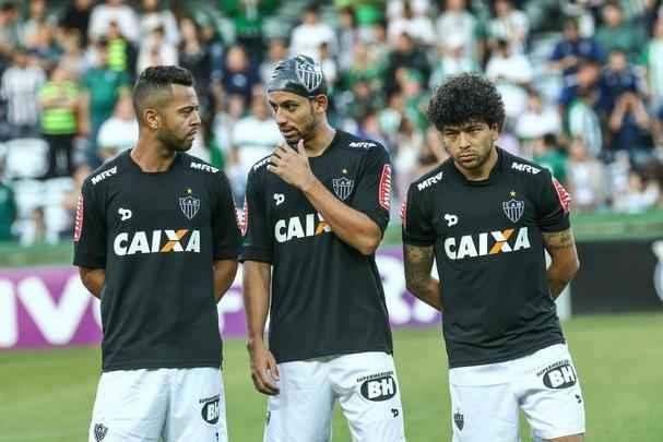 Com atuao ruim, Atltico  derrotado pelo Coritiba, por 2 a 0, no Couto Pereira, e fica mais distante do ttulo do Campeonato Brasileiro