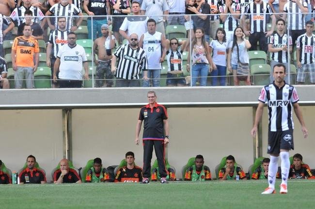 lances do primeiro tempo do jogo entre Atl�tico e Flamengo no Independ�ncia