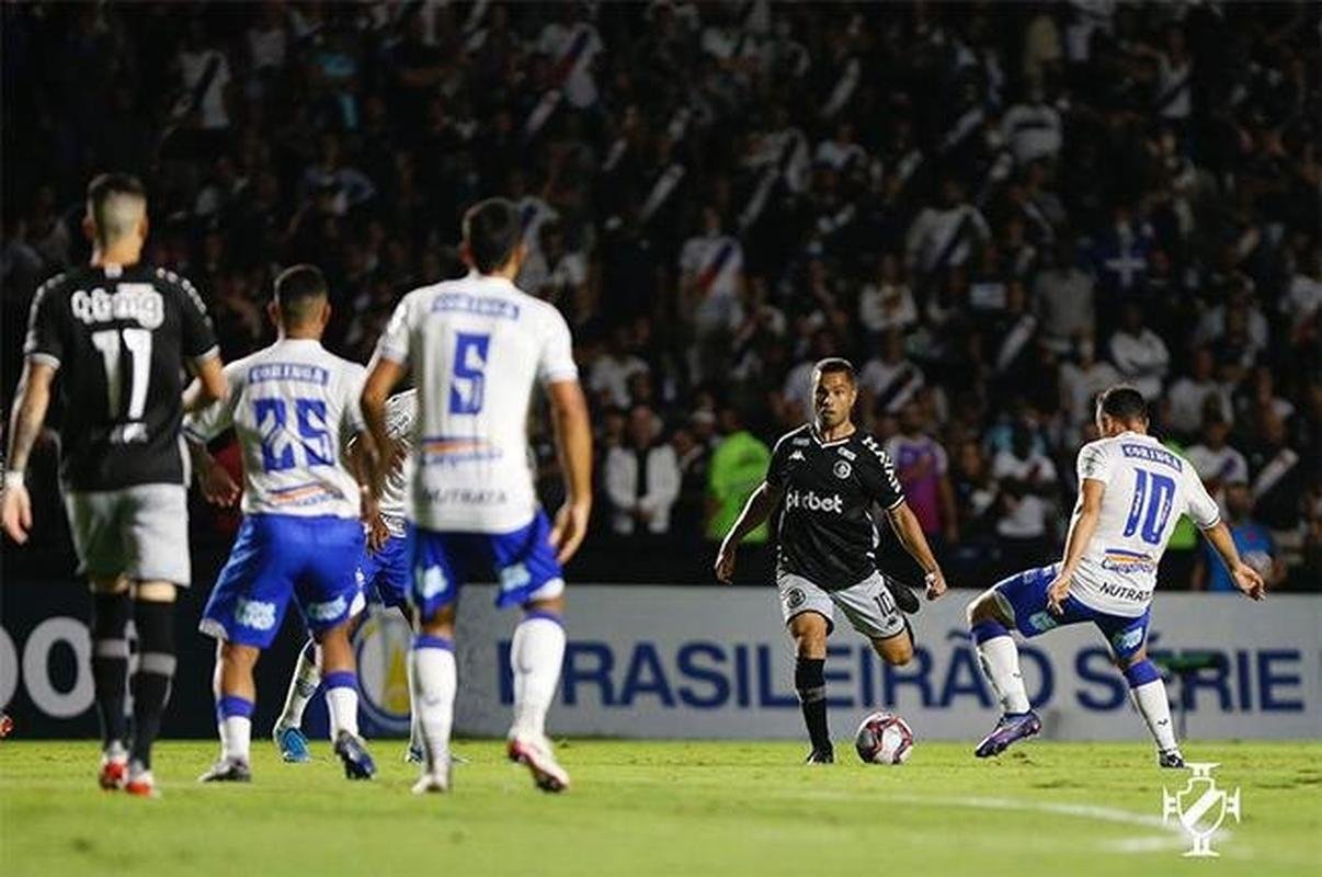 Vasco participa da Srie B pela quarta vez em 2021; Cruzmaltino foi campeo em 2009 e subiu em 2014 e 2016  