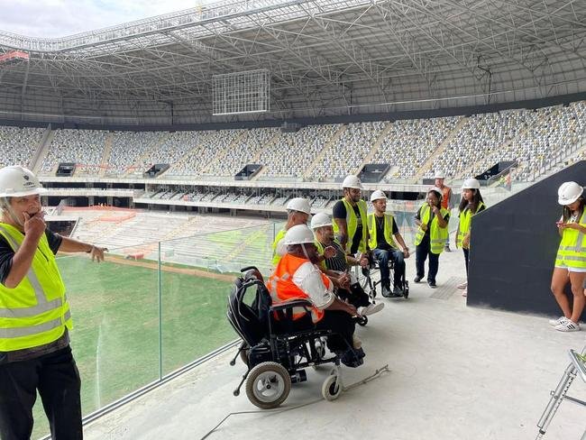 Fotos da visita feita por pessoas com deficincia na Arena MRV, nesta quinta-feira (9/2)
