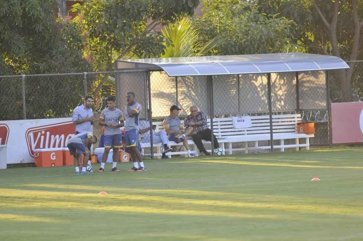 Mano Menezes testou novidades no Cruzeiro para enfrentar o So Paulo na estreia do Brasileiro