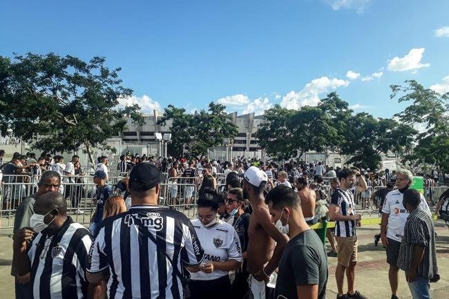 Fotos da chegada da torcida do Atltico ao Mineiro para o clssico contra o Cruzeiro pela nona rodada do Mineiro 