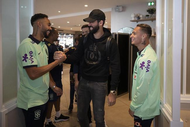 Jogadores que atuam na Europa já se apresentaram ao técnico Tite em Le Havre, na França