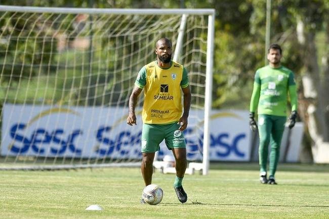 Messias: o zagueiro 'DNA formador' tem contrato com o clube at dezembro de 2022.