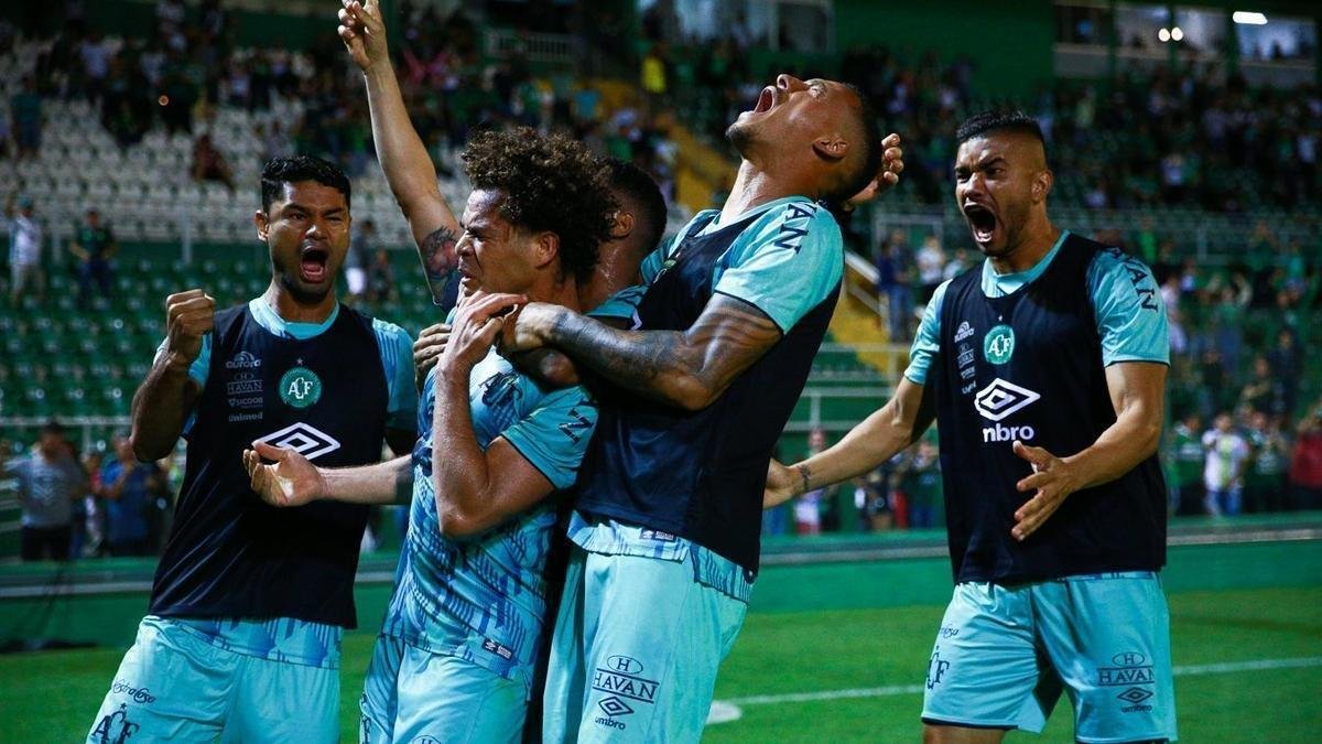 Fotos do empate por 1 a 1 entre Chapecoense e Cruzeiro, na Arena Cond, em Chapec