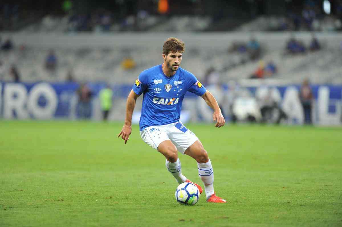 Imagens do duelo entre Cruzeiro e Internacional, no Mineiro, pela 22 rodada do Brasileiro 