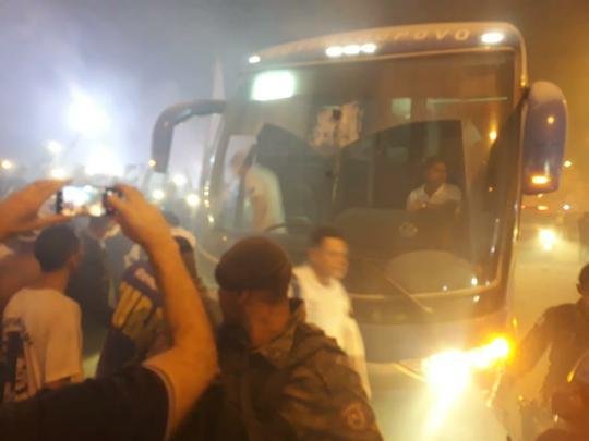 Torcedores acompanharam a chegada do Cruzeiro no Mineirão