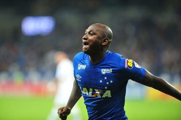 Sass entrou no segundo tempo e marcou o gol do Cruzeiro: 1 a 0