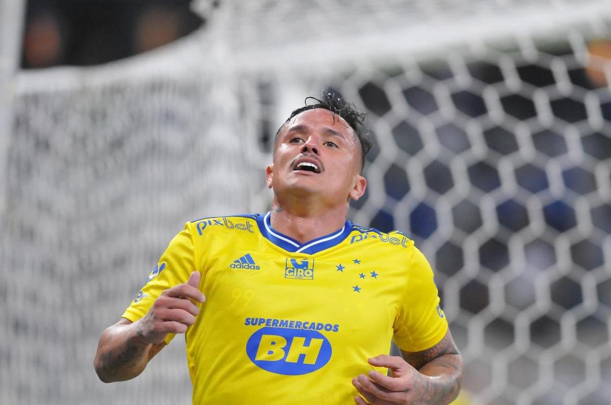 As melhores fotos do jogo entre Cruzeiro e Operrio-PR, no Mineiro, em Belo Horizonte, pela 29 rodada da Srie B do Brasileiro