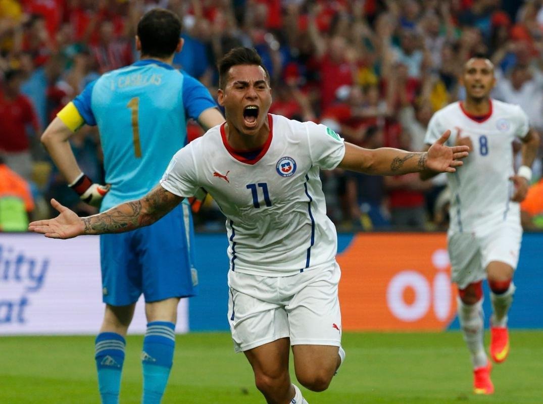 Vargas comemora gol marcado na vitria do Chile por 2 a 0 sobre a Espanha, pela segunda rodada do Grupo B da Copa do Mundo de 2014, no Brasil.