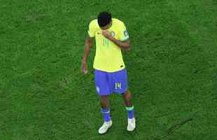 Jogadores do Brasil choram desolados com a eliminao