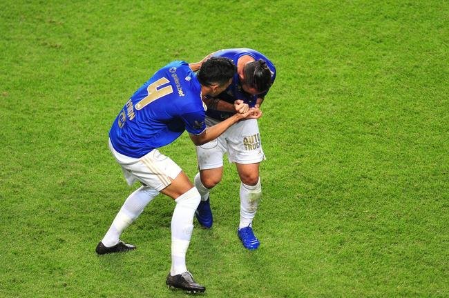 Fotos do duelo entre Cruzeiro e Vitria, no Independncia, em Belo Horizonte, pela 17 rodada da Srie B do Campeonato Brasileiro