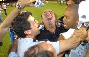 Levir Culpi comandou o Atltico trs vezes contra o Cruzeiro em 2007. Foram duas vitrias e uma derrota. O revs, entretanto, terminou com comemorao do treinador. Afinal, o time conquistou o ttulo mineiro daquela temporada.