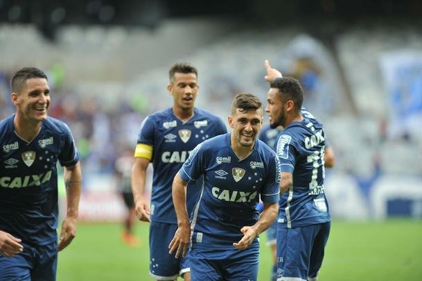 Fotos do jogo entre Cruzeiro e Atltico-PR, no Mineiro, pela 32 rodada do Brasileiro