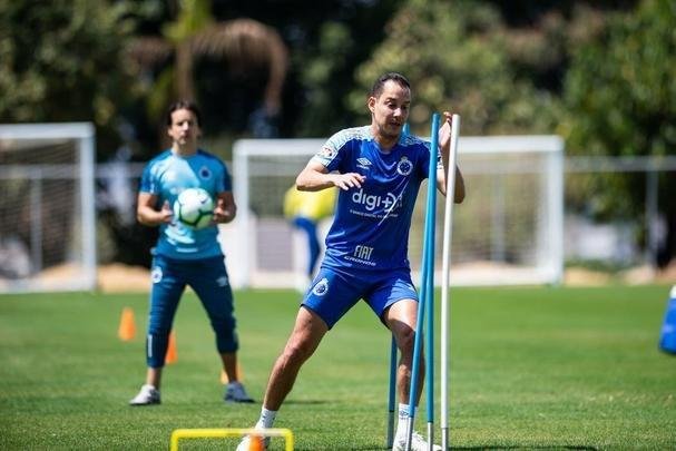 Cruzeiro treinou neste sbado na Toca da Raposa II e concluiu preparao para jogo com o Grmio, neste domingo, s 11h, no Independncia, pela 18 rodada do Brasileiro