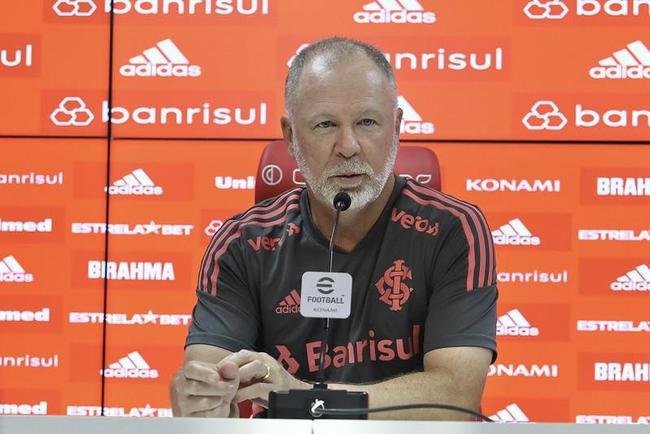 5 - Mano Menezes foi anunciado pelo Internacional em 19 de abril de 2022