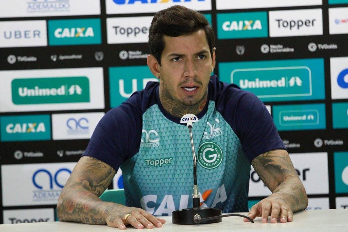 Victor Ramos, de 31 anos, ex-zagueiro de Gois, Vitria e Palmeiras, rescindiu seu contrato com o CRB no fim do ano passado e est sem clube desde ento.