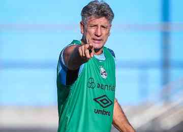 Treinador mostra batida calibrada em treinamento do Tricolor para decisão do Campeonato Gaúcho, contra o Caxias; assista ao vídeo 