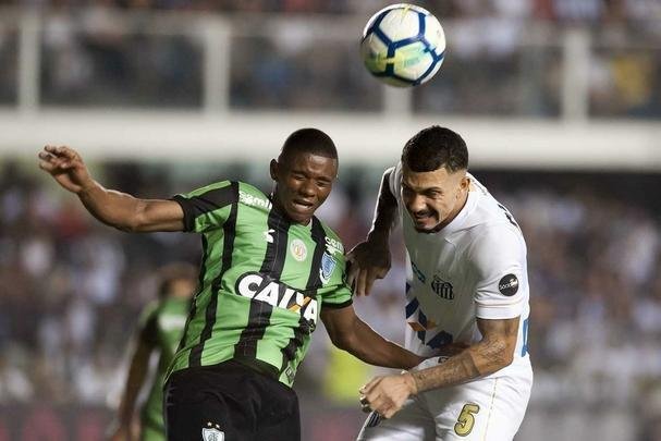 Santos (7) - casa - 35 Rodada - O Santos tambm foi uma das vtimas do Amrica no incio da trajetria de Adilson Batista no Coelho. Porm, aps a chegada do tcnico Cuca, o time praiano se restabeleceu no campeonato e atualmente busca uma vaga para a prxima edio da Libertadores. 
