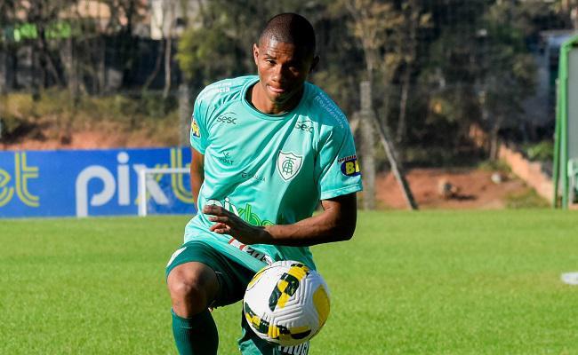 Juninho é um dos atletas do atual grupo do América com maior tempo de 'casa'