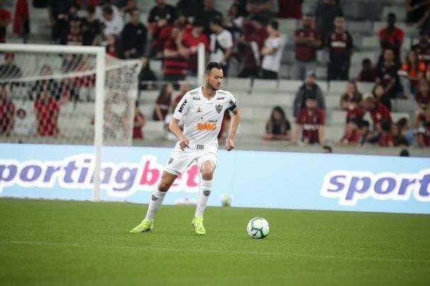 Galo perdeu muitas chances e acabou derrotado pelo xar paranaense