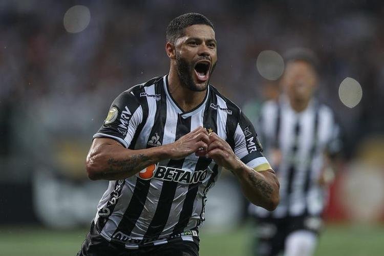 Hulk marcou os dois gols da vitria do Galo por 2 a 0: um de pnalti e outro em lindo chute no ngulo